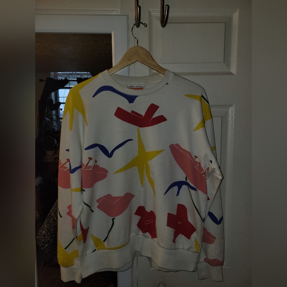 Zara Sebeastian Curi White Sweatshirt with Red and Blue Graphics